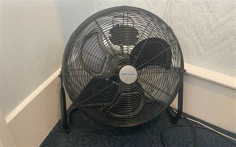 does a box fan use less electricity than a laptop|does a fan use electricity.